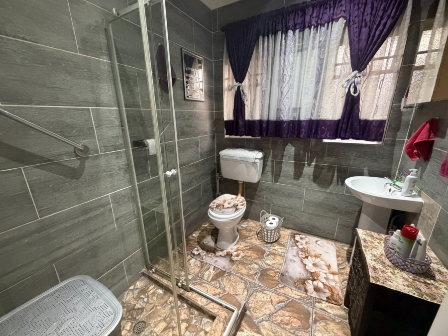 4 Bedroom Property for Sale in Roodia Free State